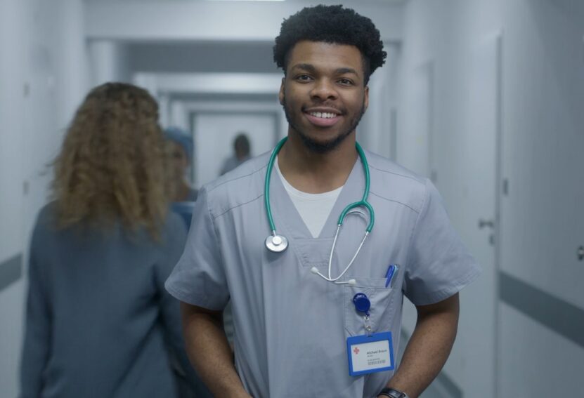 Guy working as a nurse in a hospital